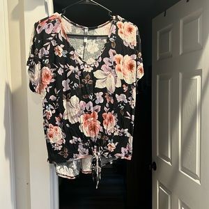 Women’s Boutique Acting Pro floral blouse